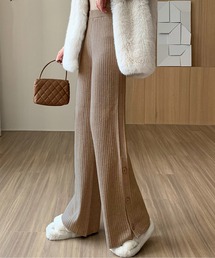 カジュアルなデイリースタイルに活躍 サイドボタンリブニットパンツ