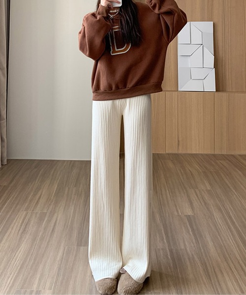 カジュアルなデイリースタイルに活躍 サイドボタンリブニットパンツ