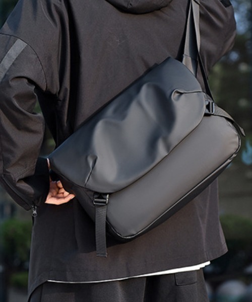 実用的】DIOR Hit the Road フラップ付きメッセンジャーバッグ