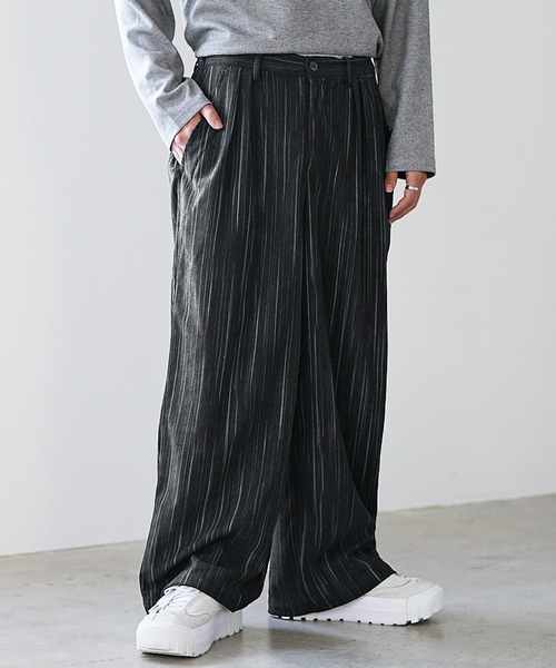 MinoriTY(マイノリティ)の「【MinoriTY】アッシュカラーソフトコーデュロイワイドストレートスウェットパンツ(スウェットパンツ・メンズ・ホワイト/ブラック・S/M/L)」の4枚目の写真