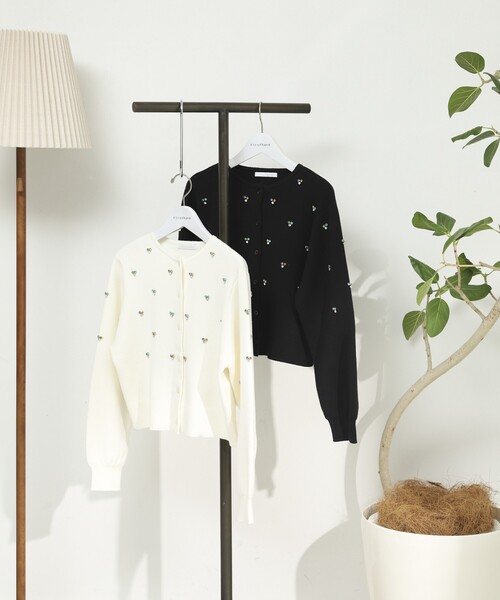 Firsthand（ファーストハンド）の「Firsthand/ファーストハンド ビジューニットカーディガン（カーディガン/ボレロ・レディース・オフホワイト/ブラック・FREE）」の3枚目の写真