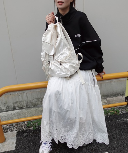 CORNERS(コーナーズ)の「メタリックリュックサック(バックパック/リュック・レディース・ホワイト/シルバー/ブラック・FREE)」の5枚目の写真