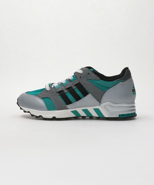 adidas 特製クッション　オリジナルスロゴ アディダス特製クッションを、抽選で500名様にプレゼント