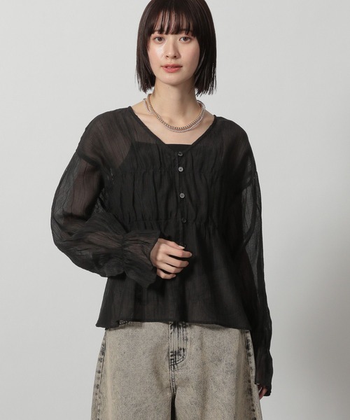 LAKOLE（ラコレ）の「2WAYシアーギャザーブラウス / 322624（シャツ/ブラウス・レディース・サーモンピンク/ブラック/アイボリー/グレイッシュブルー・FREE）」の2枚目の写真