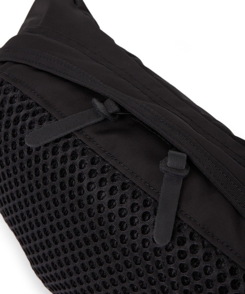 GREGORY（グレゴリー）の「テールランナー TAILRUNNER V2 ブラックメッシュ（ボディバッグ/ウエストポーチ・メンズ・ブラック・ONE SIZE）」の5枚目の写真