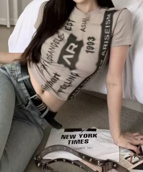 lilful（リルフル）の「グランジ グラフィックロゴコンパクトリブTシャツ（Tシャツ/カットソー・レディース・ベージュ・M/L）」の5枚目の写真