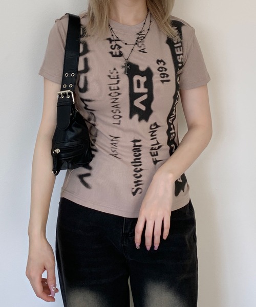 lilful（リルフル）の「グランジ グラフィックロゴコンパクトリブTシャツ（Tシャツ/カットソー・レディース・ベージュ・M/L）」の15枚目の写真