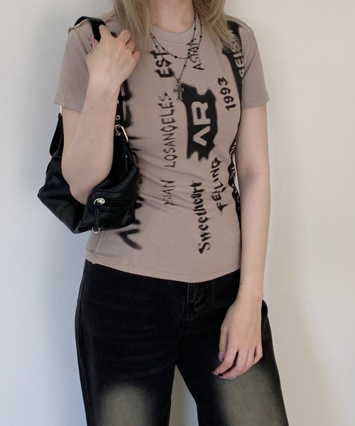 lilful（リルフル）の「グランジ グラフィックロゴコンパクトリブTシャツ（Tシャツ/カットソー・レディース・ベージュ・M/L）」の17枚目の写真