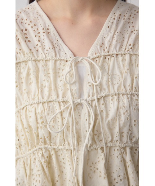 AZUL by moussy（アズールバイマウジー）の「コットンレースパフショルダーブラウス（シャツ/ブラウス・レディース・アイボリー/ブラック/ライム・FREE）」の19枚目の写真