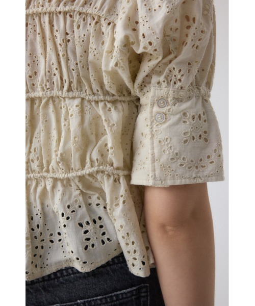 AZUL by moussy（アズールバイマウジー）の「コットンレースパフショルダーブラウス（シャツ/ブラウス・レディース・アイボリー/ブラック/ライム・FREE）」の17枚目の写真