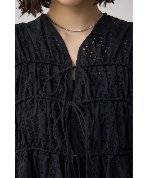 AZUL by moussy（アズールバイマウジー）の「コットンレースパフショルダーブラウス（シャツ/ブラウス・レディース・アイボリー/ブラック/ライム・FREE）」の9枚目の写真