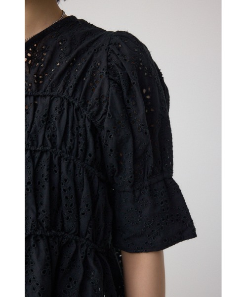 AZUL by moussy（アズールバイマウジー）の「コットンレースパフショルダーブラウス（シャツ/ブラウス・レディース・アイボリー/ブラック/ライム・FREE）」の7枚目の写真