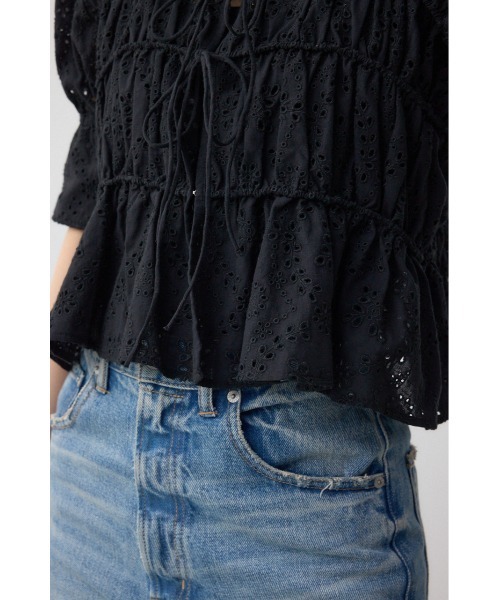 AZUL by moussy（アズールバイマウジー）の「コットンレースパフショルダーブラウス（シャツ/ブラウス・レディース・アイボリー/ブラック/ライム・FREE）」の6枚目の写真