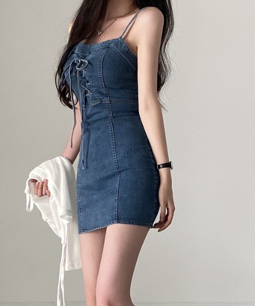 Mejoul（メジュール）の「ストレッチデニムレースアップリボンキャミミニワンピース（ワンピース・レディース・ブルー/ブラック・F）」の10枚目の写真