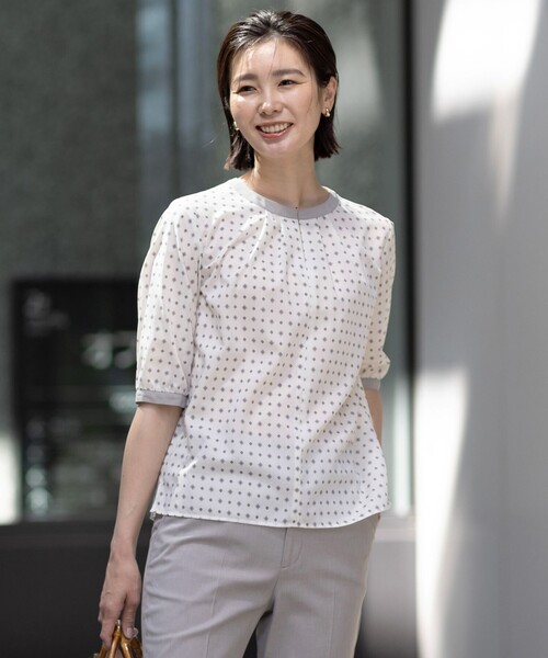 J.PRESS Ladies(J.プレス レディス)の「【洗える】ジオメトリックプリント ブラウス(シャツ/ブラウス・レディース・ネイビー系5/ホワイト系5/サックスブルー系5・XS)」の1枚目の写真