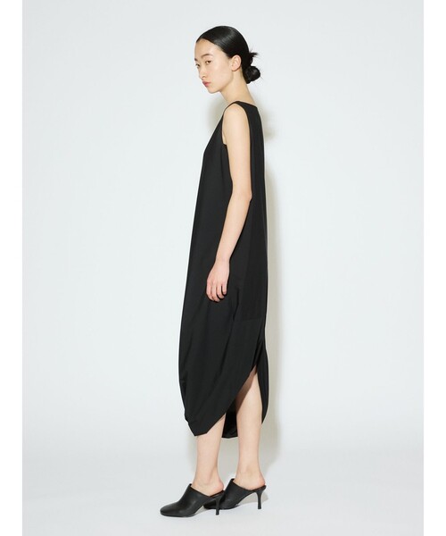 ★TOTEME★トーテム ツイスト入り ミディワンピース セール】MIDIUMISOLID for Ladies ノースリーブツイストヘム