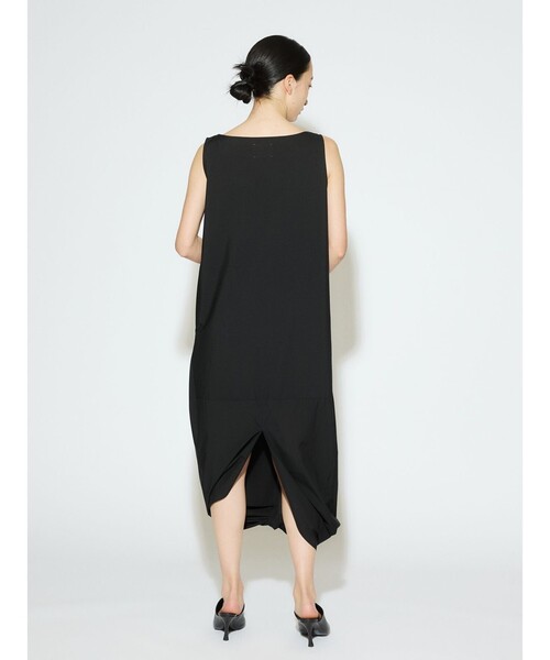 MIDIUMISOLID(ミディウミソリッド)の「MIDIUMISOLID for Ladies ノースリーブツイストヘムワンピース(ワンピース・レディース・カーキ/ブラック・FREE)」の10枚目の写真