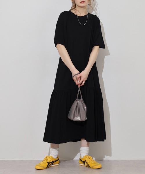 atONE(アットワン)の「裾ティアードワンピース(ワンピース・レディース・ブラック/モカ/チャコール・LL~3L/4L~5L/M-L)」の2枚目の写真