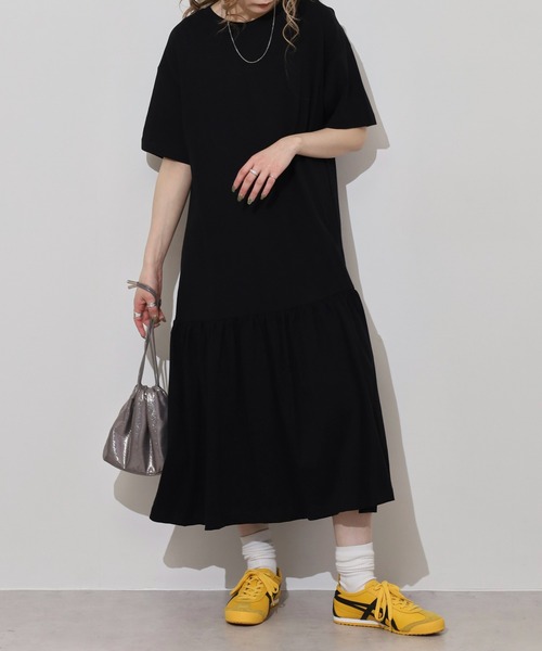 atONE(アットワン)の「裾ティアードワンピース(ワンピース・レディース・ブラック/モカ/チャコール・LL~3L/4L~5L/M-L)」の4枚目の写真