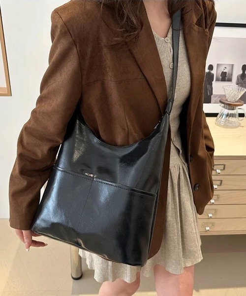 shopnikoniko(ショップニコニコ)の「ダブルポケット PUレザー ワンハンドルバッグ(ショルダーバッグ・レディース・ブラウン/キャメル/ブラック・フリー)」の5枚目の写真