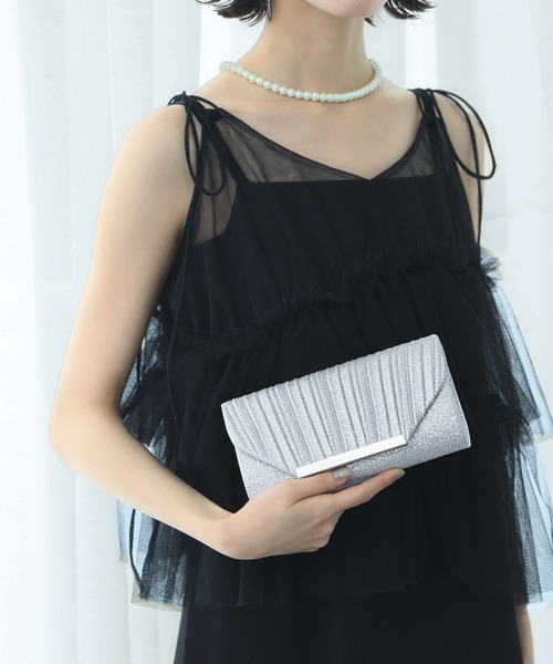 LOWO(ロワ)の「サテン×ラメ プリーツ 2wayバッグ パーティーバッグ 結婚式 パーティー お呼ばれ オケージョン(クラッチバッグ・レディース・ゴールド/ブラック/シルバー・FREE)」の2枚目の写真