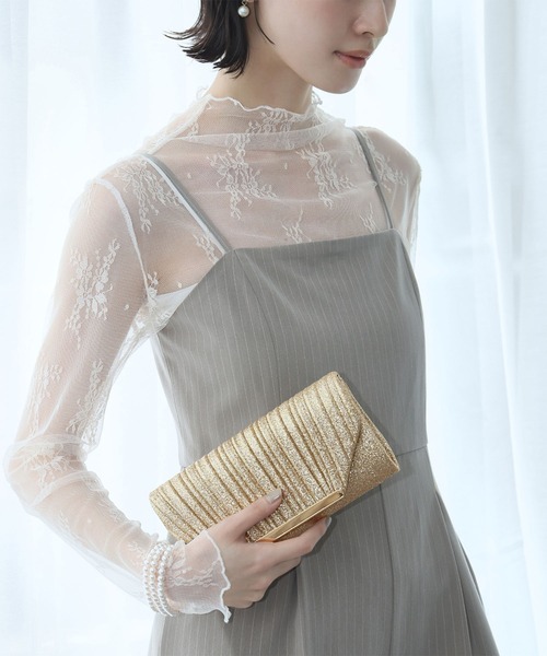 LOWO(ロワ)の「サテン×ラメ プリーツ 2wayバッグ パーティーバッグ 結婚式 パーティー お呼ばれ オケージョン(クラッチバッグ・レディース・ゴールド/ブラック/シルバー・FREE)」の4枚目の写真