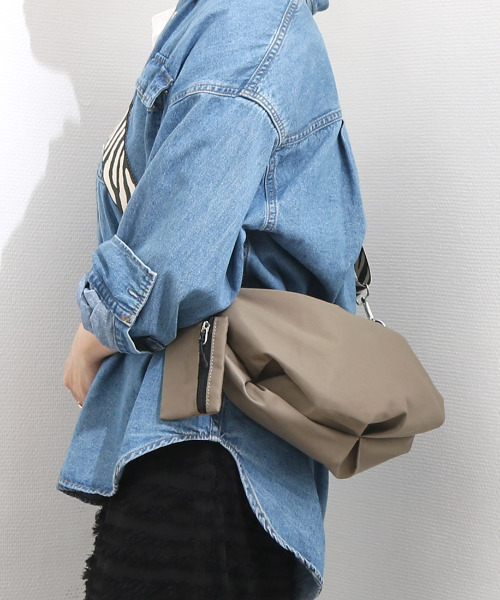 cache cache(カシュ カシュ)の「カシュカシュ cachecache / ワイドテープナイロンショルダー(ショルダーバッグ・レディース・ブラウン/グレー/ブラック・FREE)」の3枚目の写真