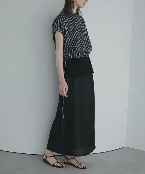 MANOF(マノフ)の「METALLIC NARROW SKIRT(スカート・レディース・ベージュ/ブラック・S/M)」の15枚目の写真