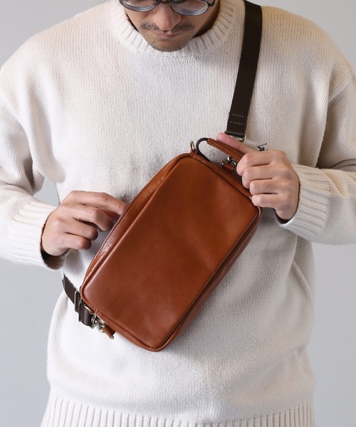 sankyo shokai(サンキョウショウカイ)の「牛革レザーショルダーバッグ 日本製 ヌメ革(ショルダーバッグ・メンズ・ブラウン/ブラック・FREE)」の6枚目の写真