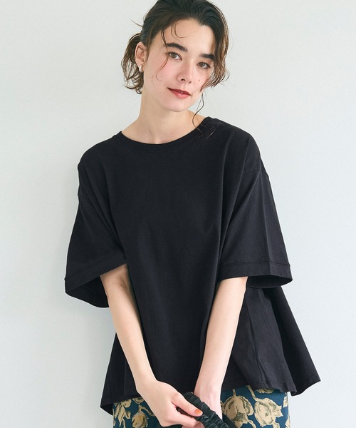 coca(coca)(コカ)の「バックタックフレアTシャツ(Tシャツ/カットソー・レディース・ブラック/ホワイト・S/L/M)」の1枚目の写真