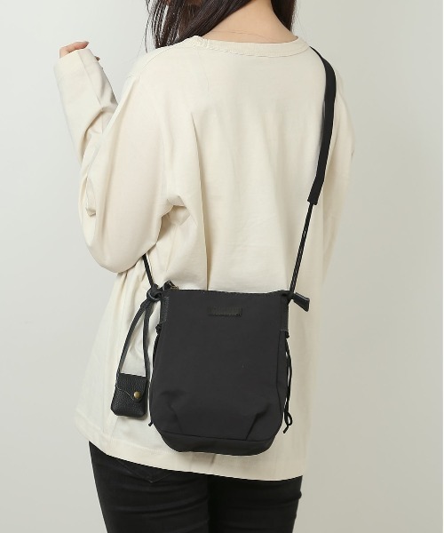 toleur（トーラ）の「toleur コットンナイロンミニサコッシュ（ショルダーバッグ・レディース・イエロー/ライトグレー・FREE）」の3枚目の写真