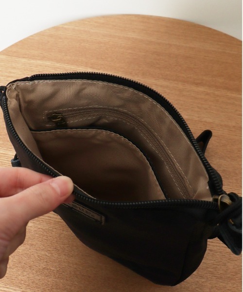 toleur（トーラ）の「toleur コットンナイロンミニサコッシュ（ショルダーバッグ・レディース・イエロー/ライトグレー・FREE）」の7枚目の写真