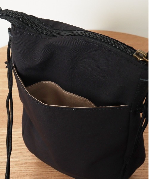 toleur（トーラ）の「toleur コットンナイロンミニサコッシュ（ショルダーバッグ・レディース・イエロー/ライトグレー・FREE）」の8枚目の写真