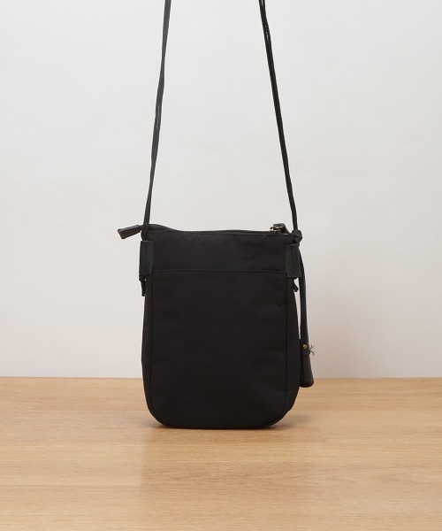 toleur（トーラ）の「toleur コットンナイロンミニサコッシュ（ショルダーバッグ・レディース・イエロー/ライトグレー・FREE）」の10枚目の写真