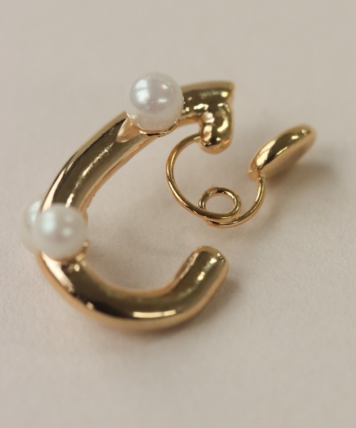 NOIR DE POUPEE（ノワールドプーペ）の「Bubbloop U字3粒パールイヤリング　ノンホールピアス（イヤリング・レディース・ゴールド/シルバー・FREE）」の10枚目の写真