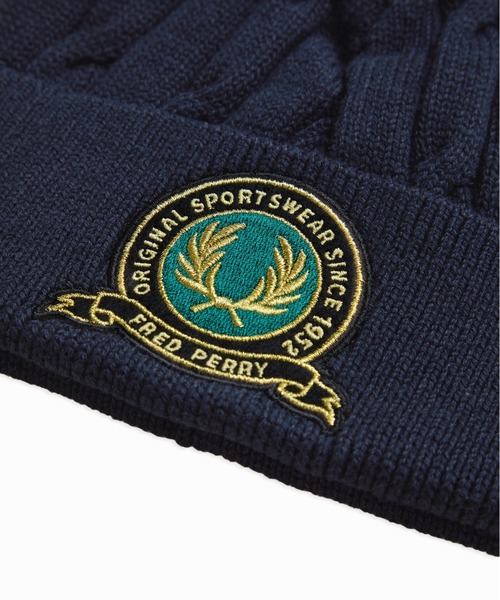FRED PERRY（フレッドペリー）の「Tennis Badge Cable Beanie／テニスバッジケーブルビーニー（ニットキャップ/ビーニー・メンズ・ネイビー・ONE SIZE）」の6枚目の写真