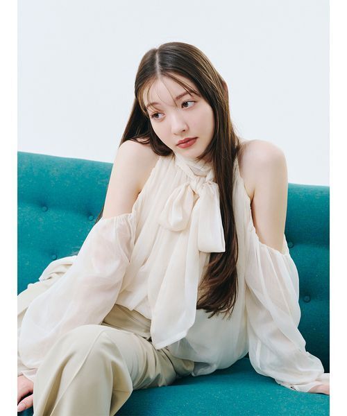 LILY BROWN（リリーブラウン）の「【WEB限定カラー】ドレープボウタイシフォンブラウス（シャツ/ブラウス・レディース・ミント/ネイビー/ドット/ピンク/アイボリー・F）」の2枚目の写真