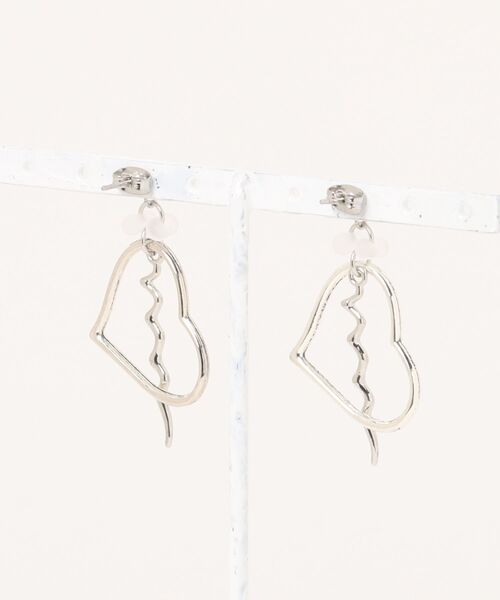 tone（トーン）の「【YM】大人可愛いシルバー×ハート　サージカルステンレスピアス(MA)（ピアス（両耳用）・レディース・シルバー・FREE）」の2枚目の写真