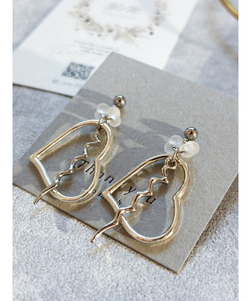 tone（トーン）の「【YM】大人可愛いシルバー×ハート　サージカルステンレスピアス(MA)（ピアス（両耳用）・レディース・シルバー・FREE）」の6枚目の写真