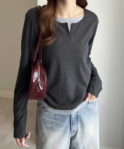 nelliy.（ネルリー）の「バイカラーレイヤード風プルオーバーTシャツ（Tシャツ/カットソー・レディース・グレー/チャコール・LARGE/MEDIUM）」の3枚目の写真