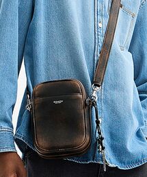 COACH（コーチ）の「ヒッチ クロスボディ・ラブド レザー（ショルダーバッグ・メンズ）」