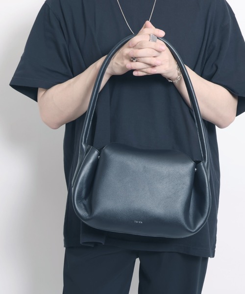 YArKA（ヤーカ）の「【YArKA/ヤーカ】real leather one shoulder tuck bag [fupaqi] / タックフォルムワンハンドルバッグ（トートバッグ・メンズ・ブラック・FREE）」の4枚目の写真