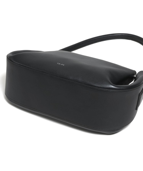 YArKA（ヤーカ）の「【YArKA/ヤーカ】real leather one shoulder tuck bag [fupaqi] / タックフォルムワンハンドルバッグ（トートバッグ・メンズ・ブラック・FREE）」の5枚目の写真