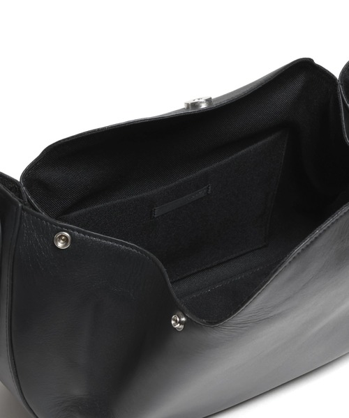 YArKA（ヤーカ）の「【YArKA/ヤーカ】real leather one shoulder tuck bag [fupaqi] / タックフォルムワンハンドルバッグ（トートバッグ・メンズ・ブラック・FREE）」の8枚目の写真