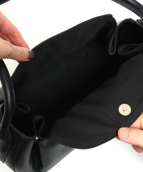YArKA（ヤーカ）の「【YArKA/ヤーカ】real leather one shoulder tuck bag [fupaqi] / タックフォルムワンハンドルバッグ（トートバッグ・メンズ・ブラック・FREE）」の9枚目の写真