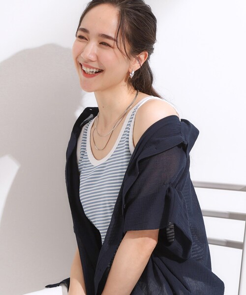 SHOO・LA・RUE（シューラルー）の「【洗える/S-LL】首元きれい テレコリブタンクトップ（タンクトップ・レディース・ブラック系2/ブルー系2/ブラック/ホワイト・03/04/01/02）」の4枚目の写真