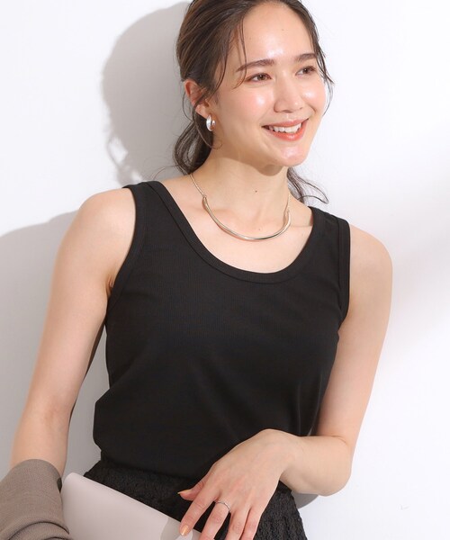 SHOO・LA・RUE（シューラルー）の「【洗える/S-LL】首元きれい テレコリブタンクトップ（タンクトップ・レディース・ブラック系2/ブルー系2/ブラック/ホワイト・03/04/01/02）」の3枚目の写真