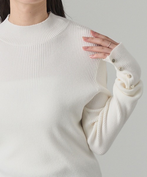 Cieluna(シエルナ)の「【Cieluna】袖ボタンハイネックリブニットプルオーバー(ニット/セーター・レディース・チャコール/ブラック/オフホワイト/ボルドー/ライトグレー/ネイビー・L/M)」の8枚目の写真