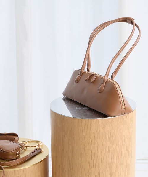 Andemiu(アンデミュウ)の「オーバルボストンバッグ572528(ボストンバッグ・レディース・ブラック/ボルドー/ブラウン・FREE)」の1枚目の写真