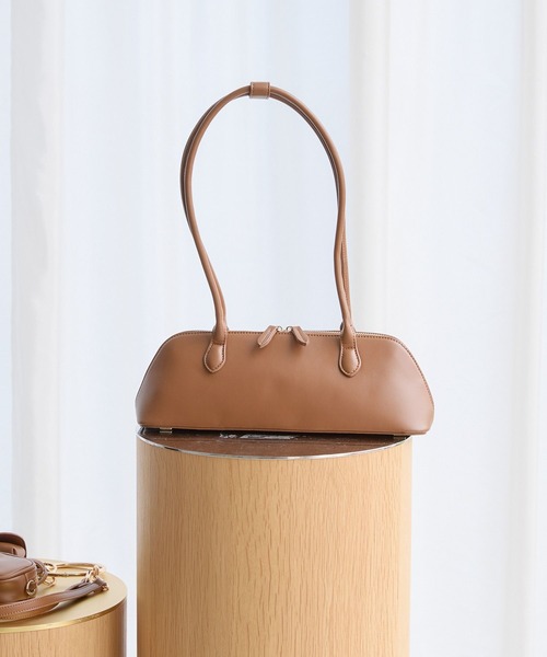 Andemiu(アンデミュウ)の「オーバルボストンバッグ572528(ボストンバッグ・レディース・ブラック/ボルドー/ブラウン・FREE)」の9枚目の写真